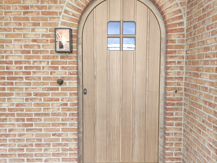 Voordeur Afrormosia - Arendonk door PvB Timmerwerken uit Arendonk