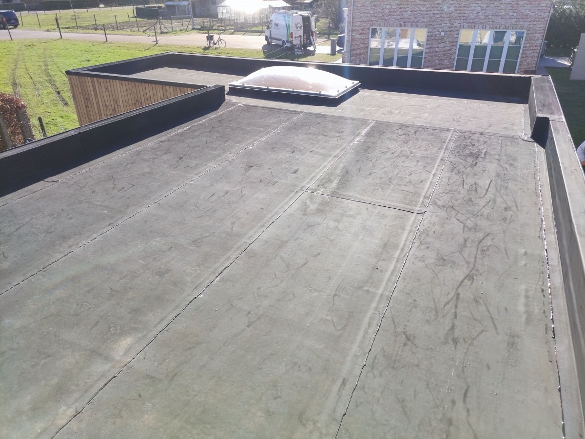 Vernieuwing dakbedeking resitrix door PvB Timmerwerken uit Arendonk